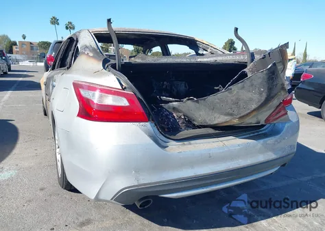 2016 Nissan Altima 2.5/2.5 S/2.5 Sl/2.5 Sr/2.5 Sv z USA, uszkodzony, nr VIN 1N4AL3AP2GN327477